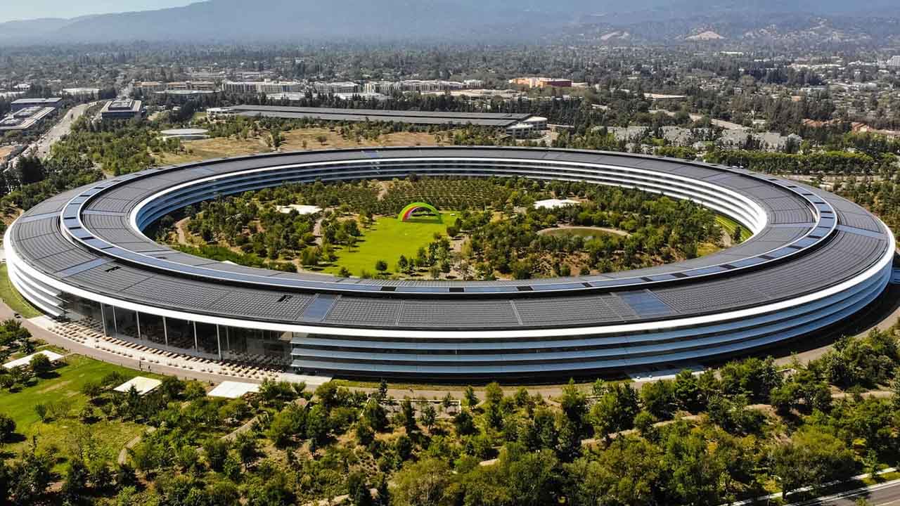 Tim Cook, Teknoloji Dünyasında ‘İşçi Kıyımı’ Yapılırken Apple’ın Neden Toplu İşten Çıkarma Yapmadığını Açıkladı