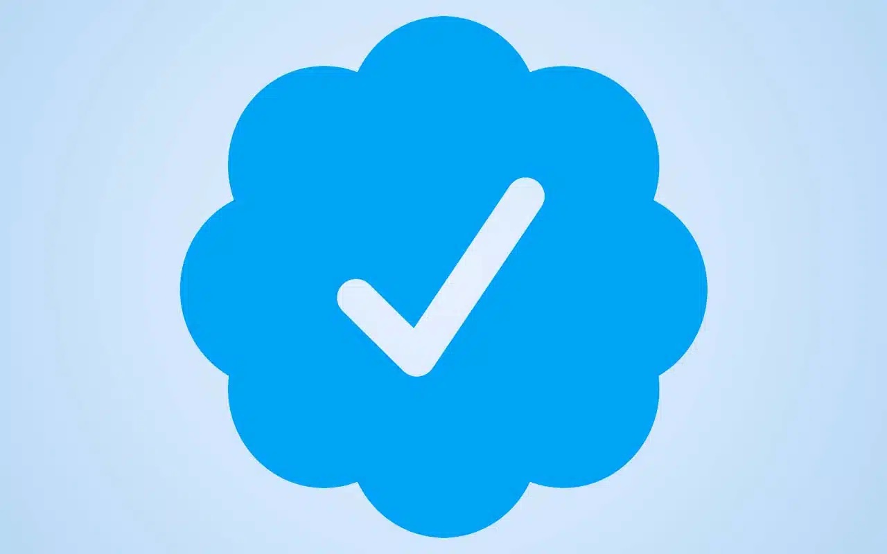 Twitter 1 milyondan fazla takipçisi olan bazı hesaplara mavi tiklerini geri verdi