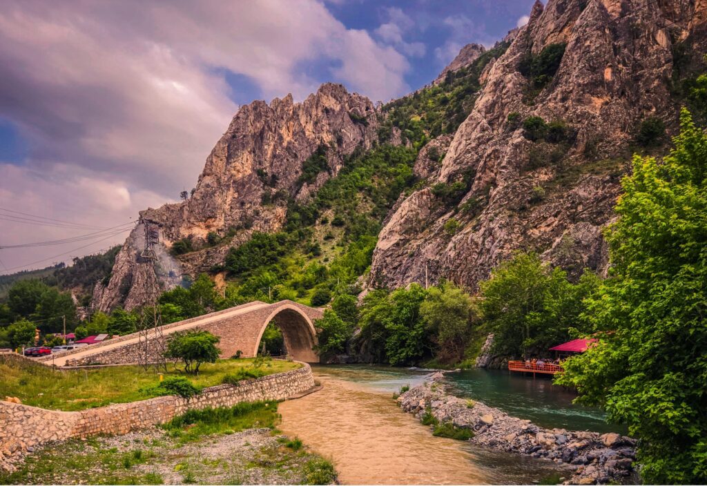 pozantı akköprü mesire alanı doğa fotoğrafı / onur can bulat