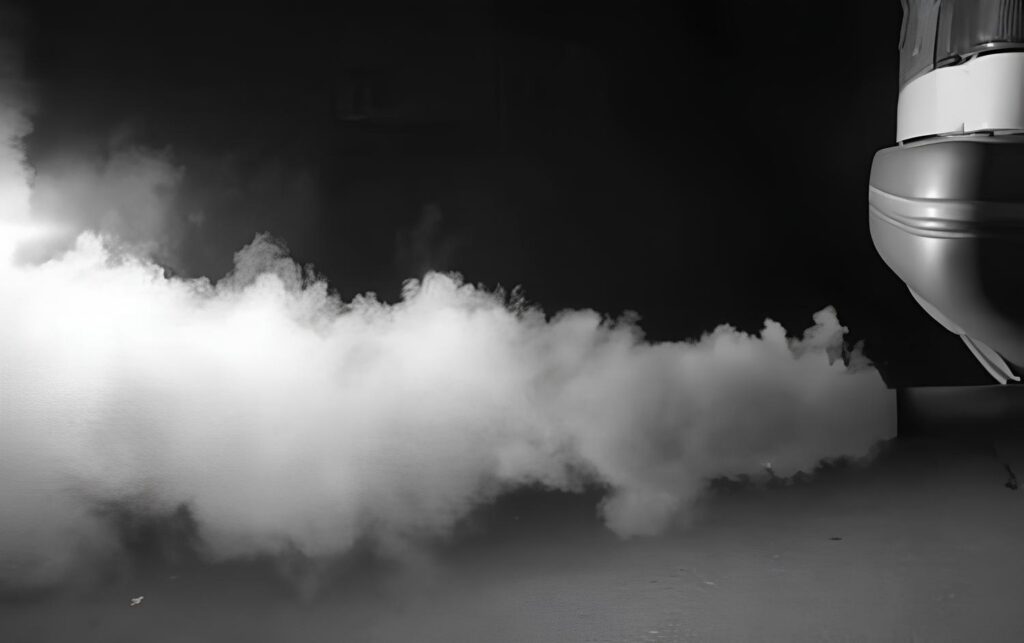 Egzozdan gelen beyaz duman tehlikeli işaret mi? 1 araba egzozu beyaz duman